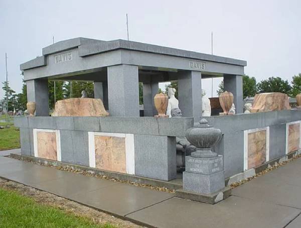 Odd Gravestones (28 pics)