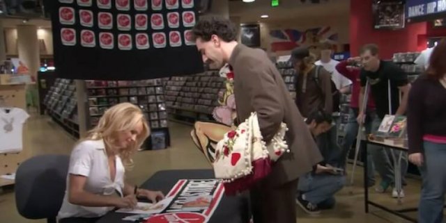 The Greatest Movie Cameos (11 pics) The Greatest Movie Cameos (11 pics)