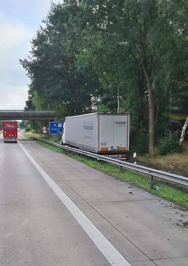 Ridiculous Car Crashes (20 pics)