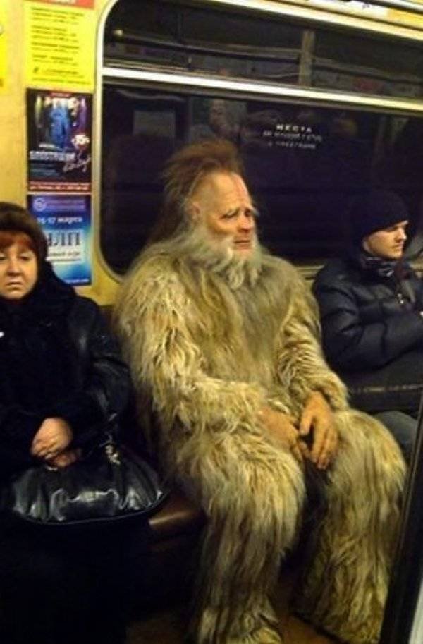 Strange People In The Subway (31 pics)