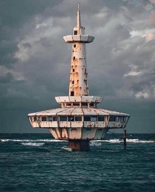 Beautiful Abandoned Places (20 pics) Beautiful Abandoned Places (20 pics)