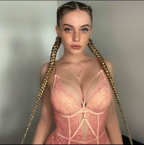 Girls With Freckles (34 pics)