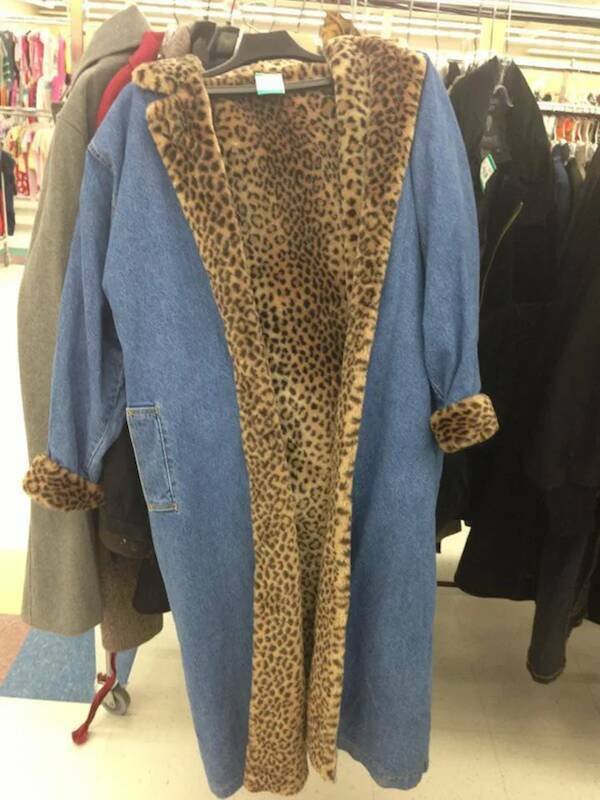 Weird Finds In Thrift Shops (34 pics)