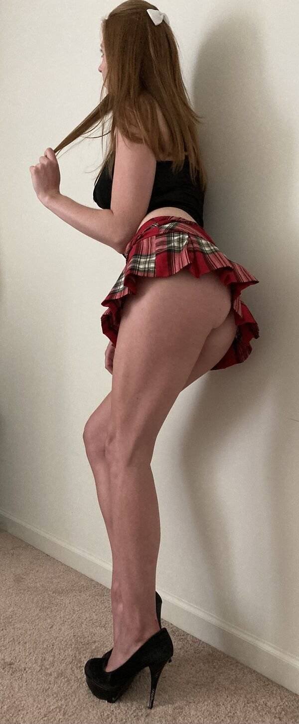 Girls With Long Legs (45 pics)