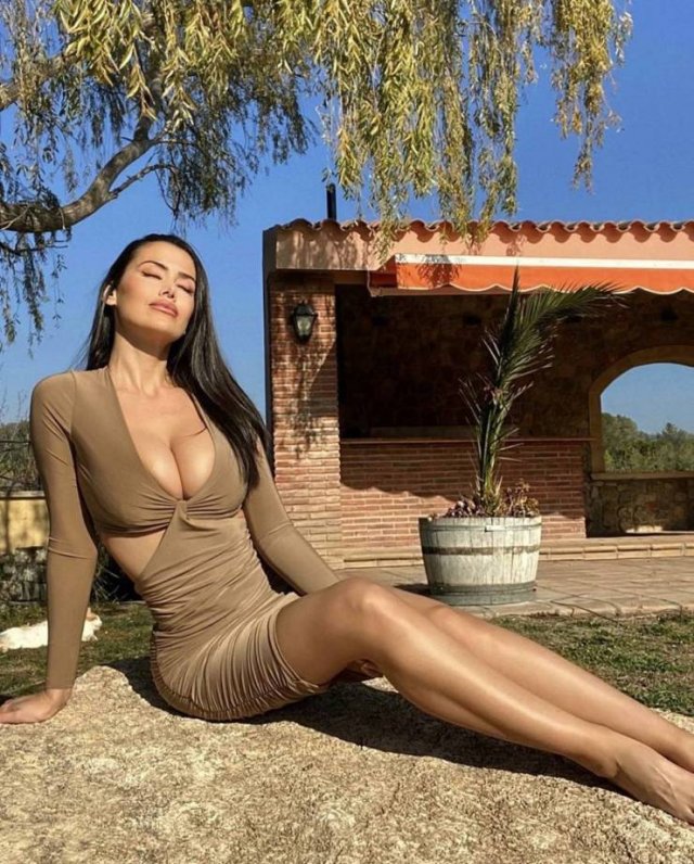 Girls With Long Legs (45 pics)
