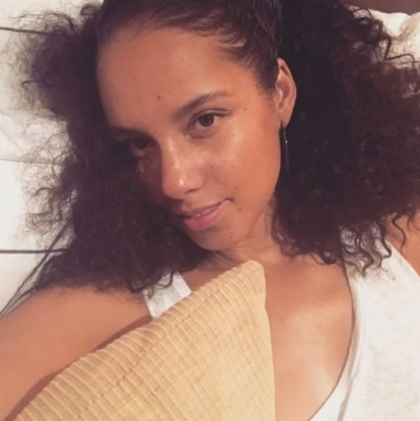 Celebrities Without Makeup (21 pics) Celebrities Without Makeup (21 pics)