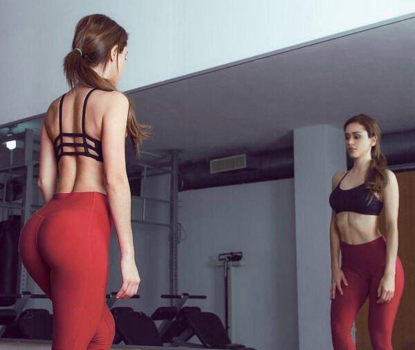 Girls In Yoga Pants (45 pics)