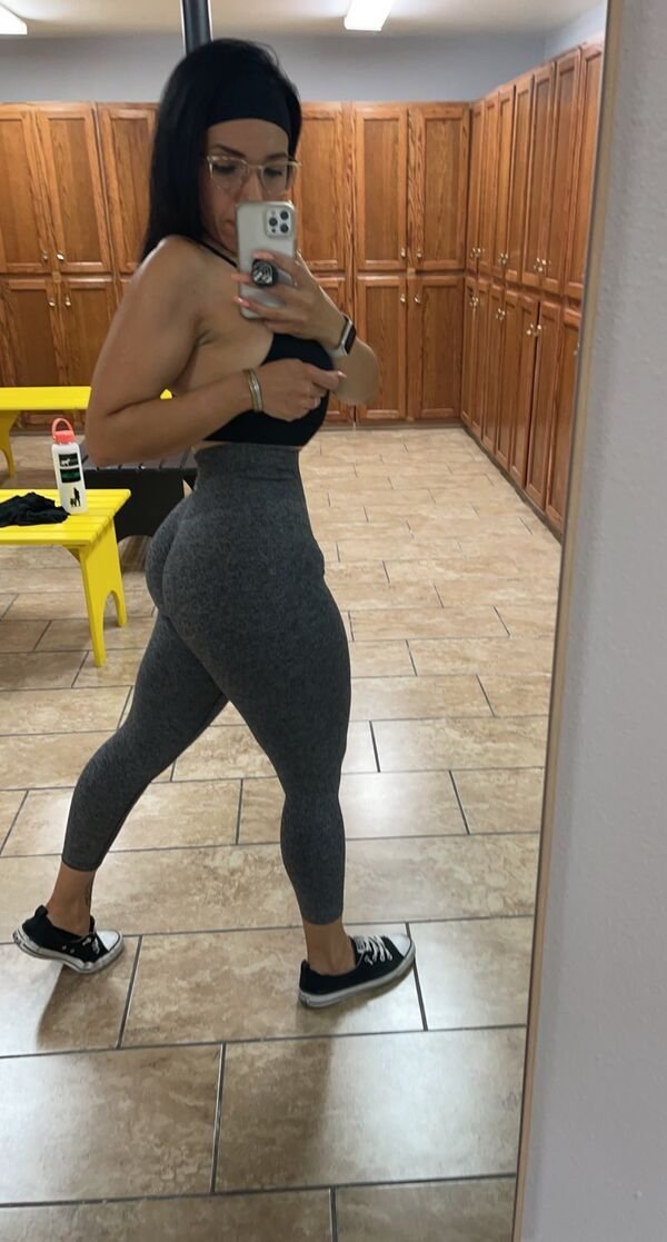 Girls In Yoga Pants (45 pics)