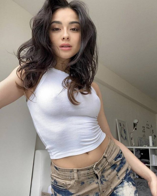 Braless Girls (50 pics)