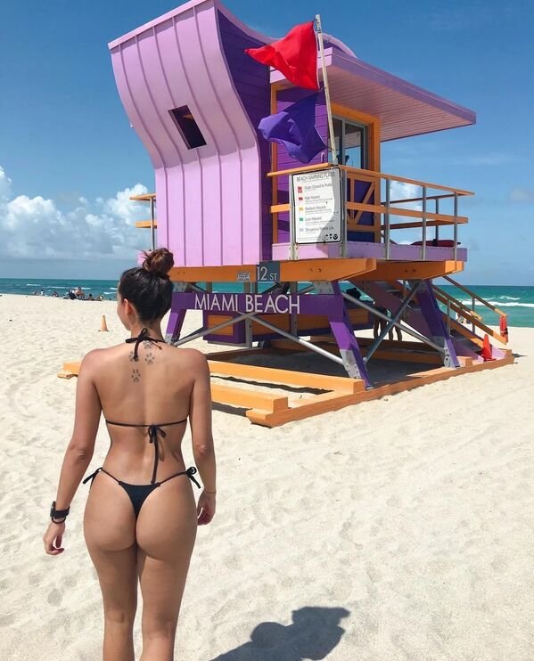 Rear View (29 pics)