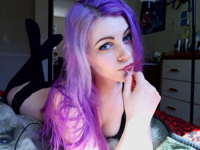 Girls With Dyed Hair (50 pics)