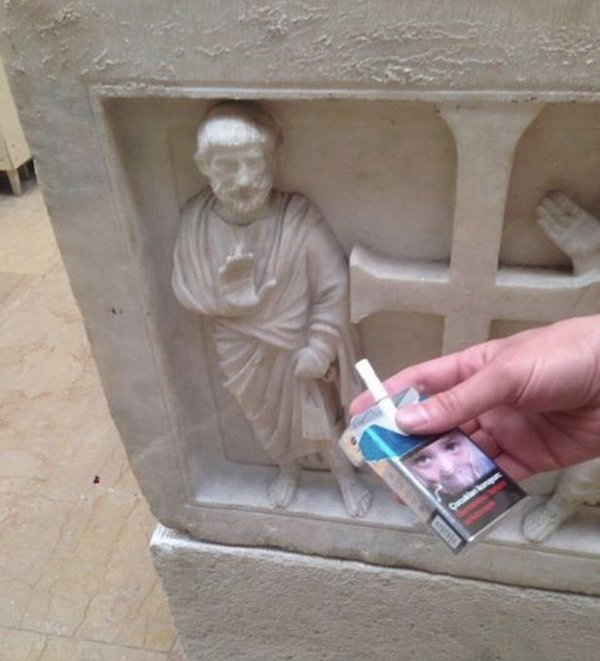 People Having Fun With Sculptures (46 pics)