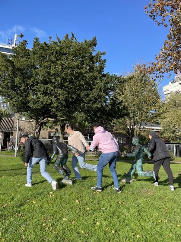 People Having Fun With Sculptures (46 pics)