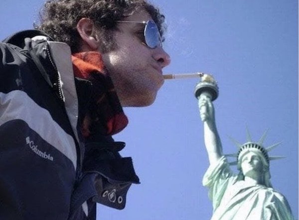 People Having Fun With Sculptures (46 pics)