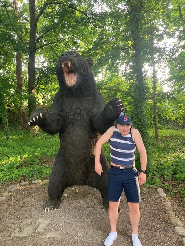 People Having Fun With Sculptures (46 pics)