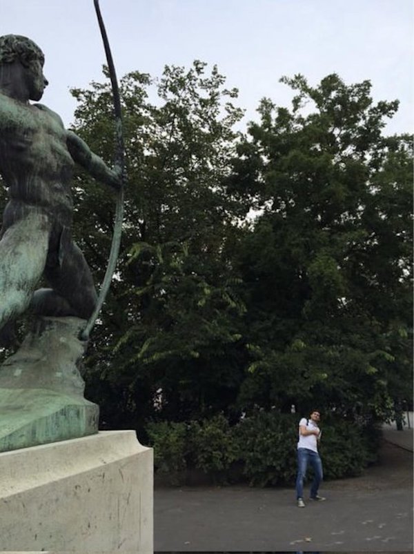 People Having Fun With Sculptures (46 pics)