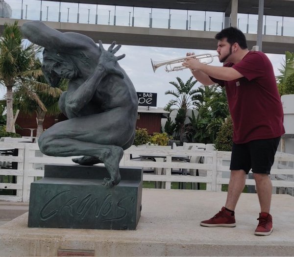 People Having Fun With Sculptures (46 pics)