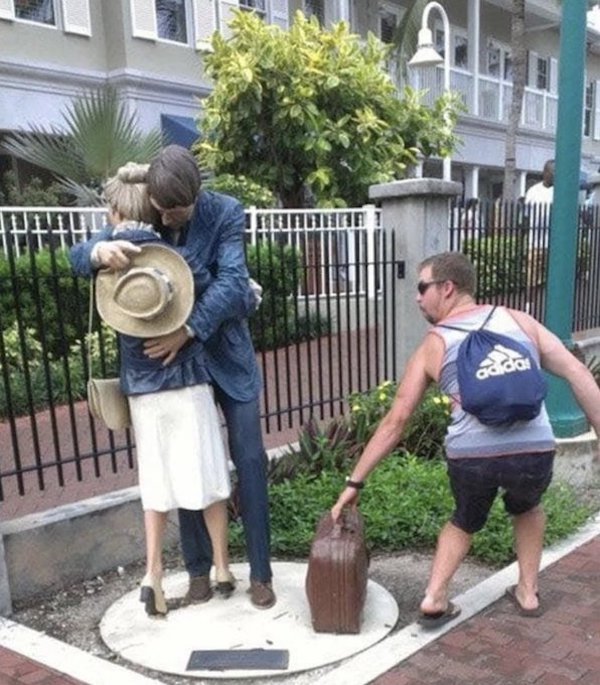 People Having Fun With Sculptures (46 pics)