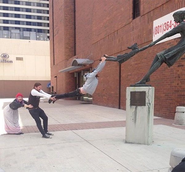 People Having Fun With Sculptures (46 pics)