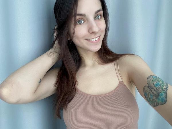 Braless Girls (32 pics)