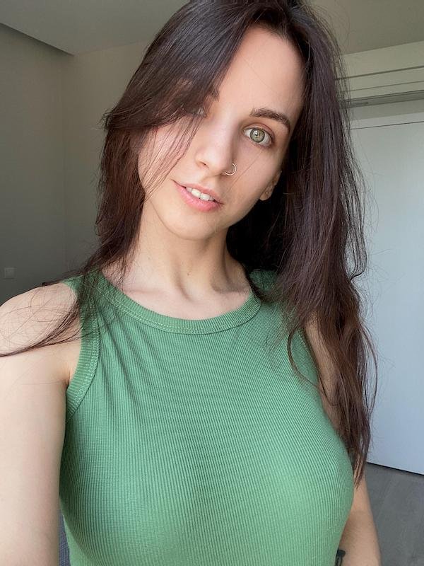 Braless Girls (32 pics)