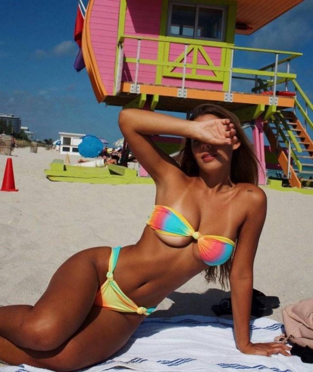 Girls With Tan Lines (50 pics)