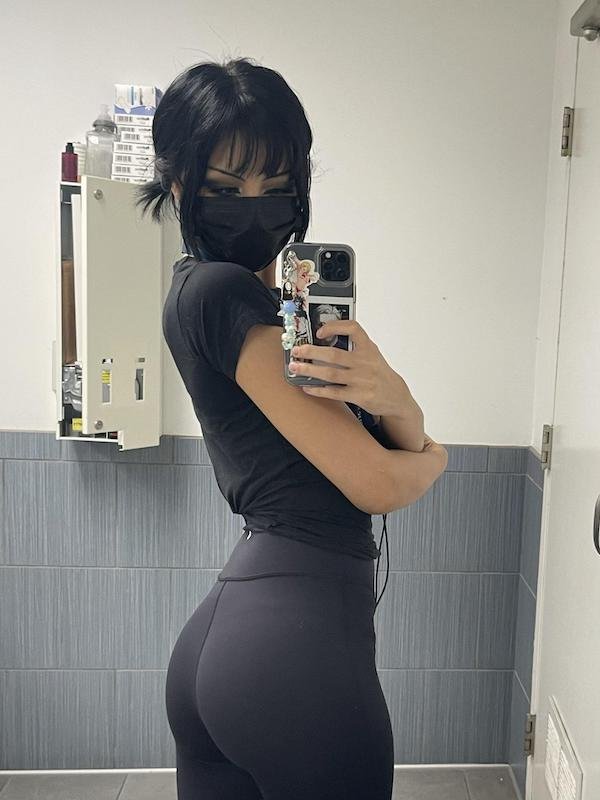 Selfie Girls (35 pics)