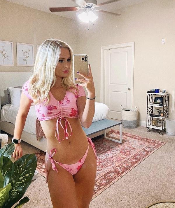 Selfie Girls (35 pics)