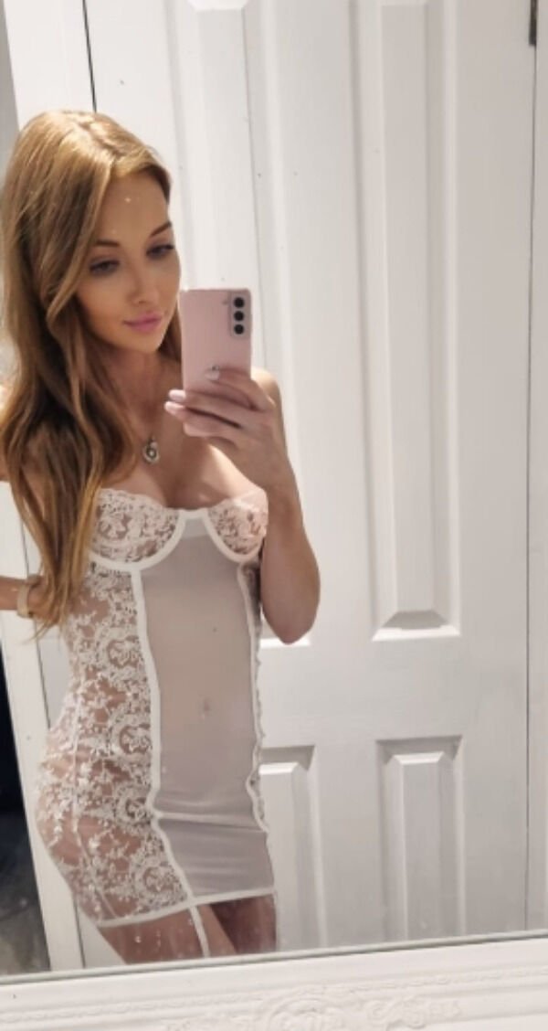 Selfie Girls (35 pics)