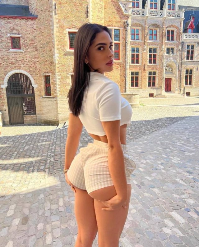 Cute Girls (52 pics)