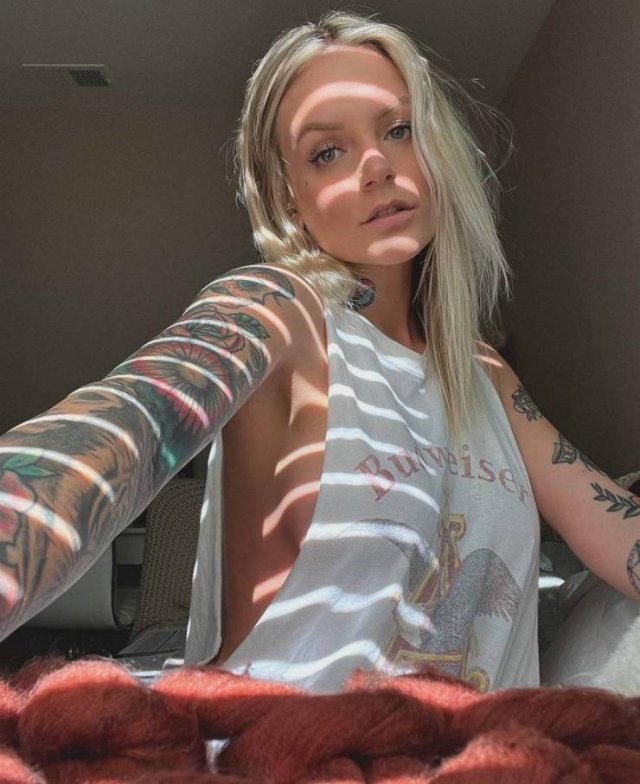 Braless Girls (48 pics)
