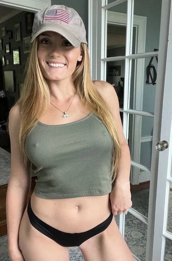 Braless Girls (48 pics)