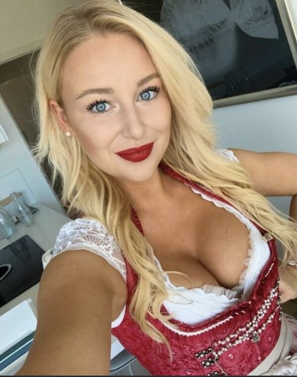 Girls With Beautiful Lips (34 pics)