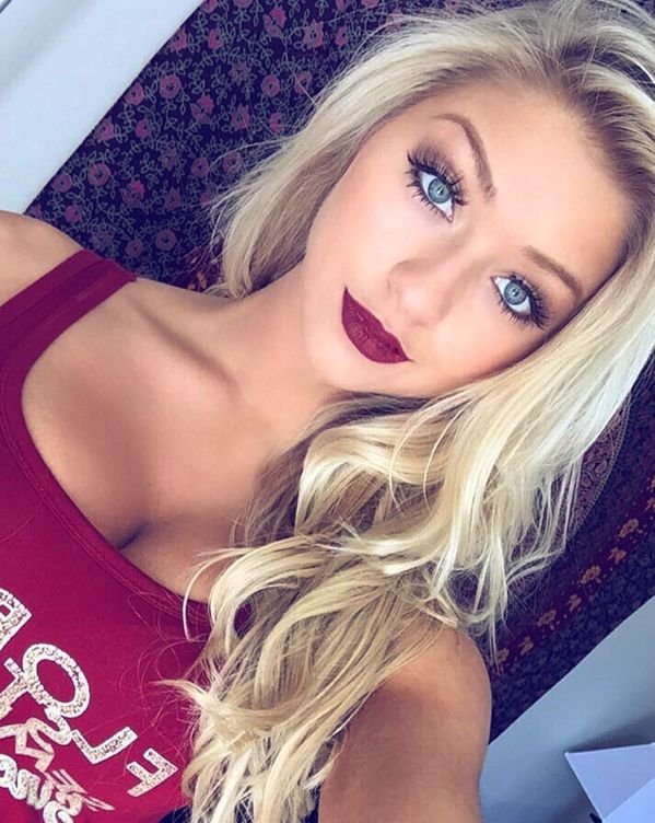 Girls With Beautiful Lips (34 pics)