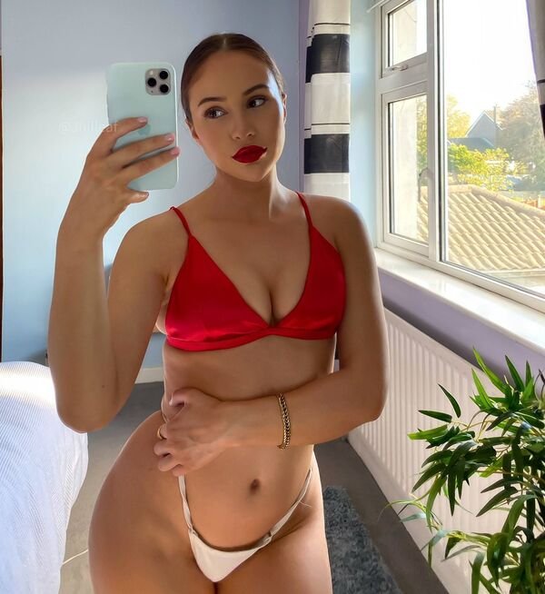 Girls With Beautiful Lips (34 pics)