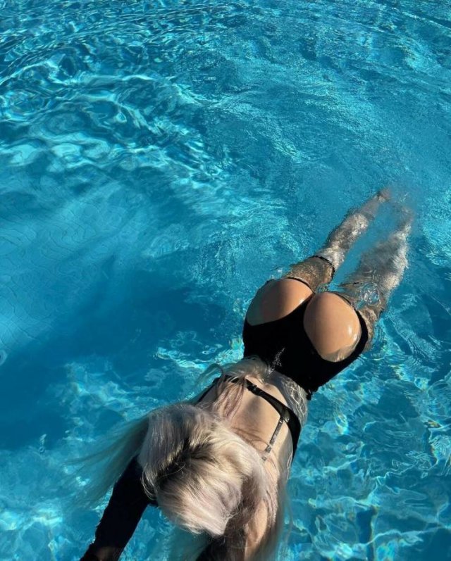 Wet Girls (49 pics)