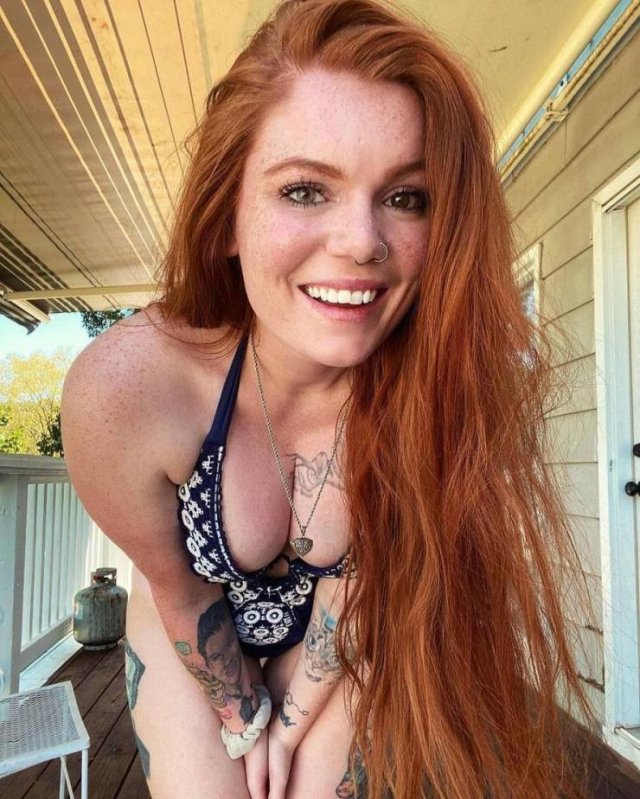 Hot Redhead Girls (46 pics)