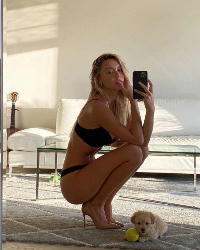 Girls With Long Legs (47 pics)