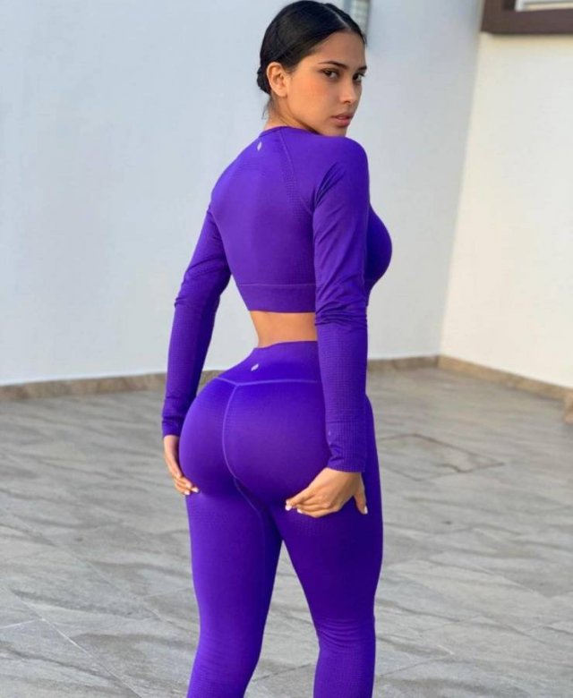 Girls In Yoga Pants (46 pics)