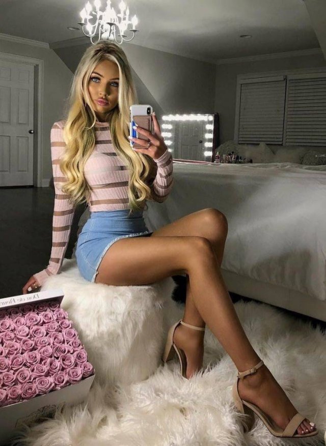 Girls With Long Legs (49 pics)