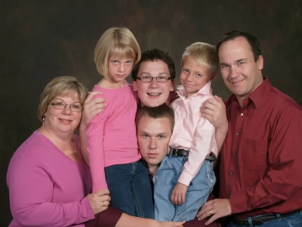 Funny And Awkward Family Photos (40 pics)