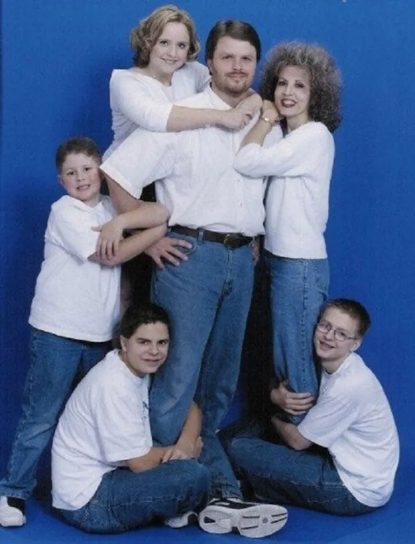 Funny And Awkward Family Photos (40 pics)