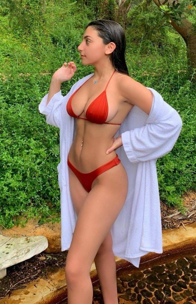 Bikini Girls (42 pics)