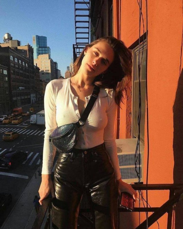 Braless Girls (53 pics)