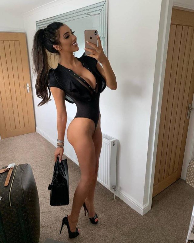 Girls With Long Legs (43 pics)