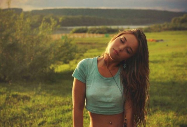 Braless Girls (53 pics)