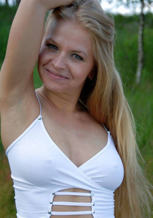 Braless Girls (53 pics)