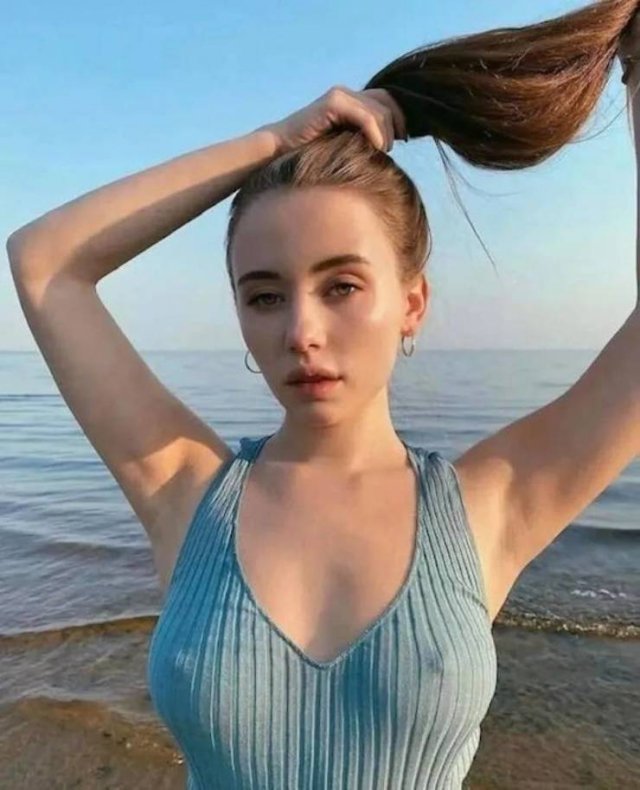 Braless Girls (47 pics)