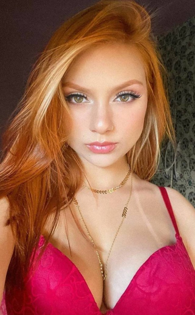 Hot Redhead Girls (51 pics)