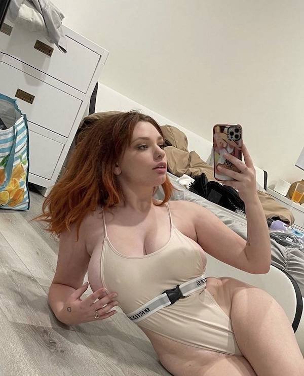 Hot Redhead Girls (51 pics)